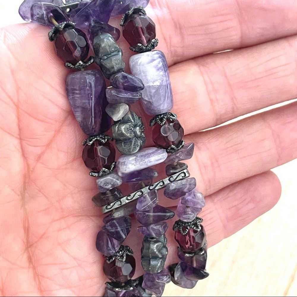 Purple beaded stretchy bracelet - Picture 3 of 9